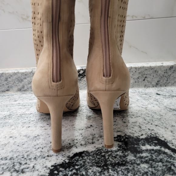 VINCE CAMUTO SHELRICA  OPEN  TOES WOVEN BOOT - Picture 7 of 12